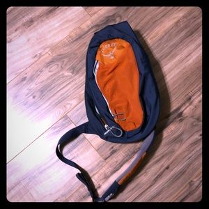 Osprey sling bag